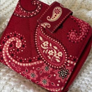 Vera Bradley Mesa Red Paisley Quilted Bi Fold Wallet Card Holder NWOT